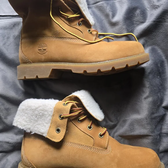 NWOT Womens Timberland Tan Leather Boots with Shearling Lining Sz. 8 - Picture 1 of 7
